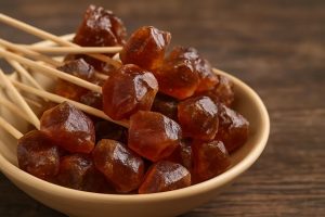 فواید مصرف آب‌ نبات قهوه‌ ای نیشکر برای سلامت بدن